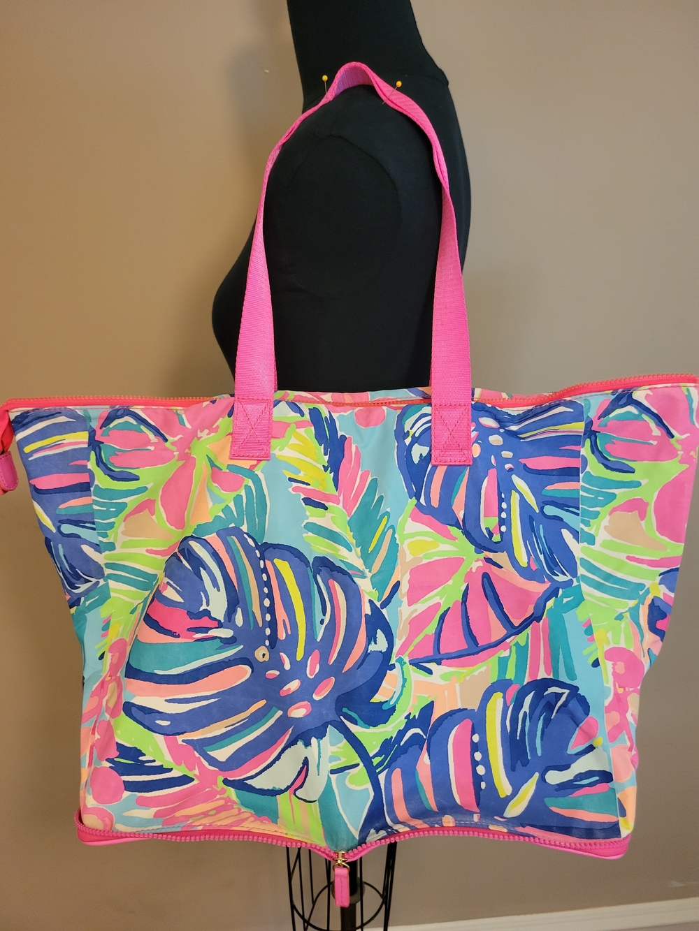 Lilly Pulitzer Packable Tote Bag in Topical Hot Pink Print